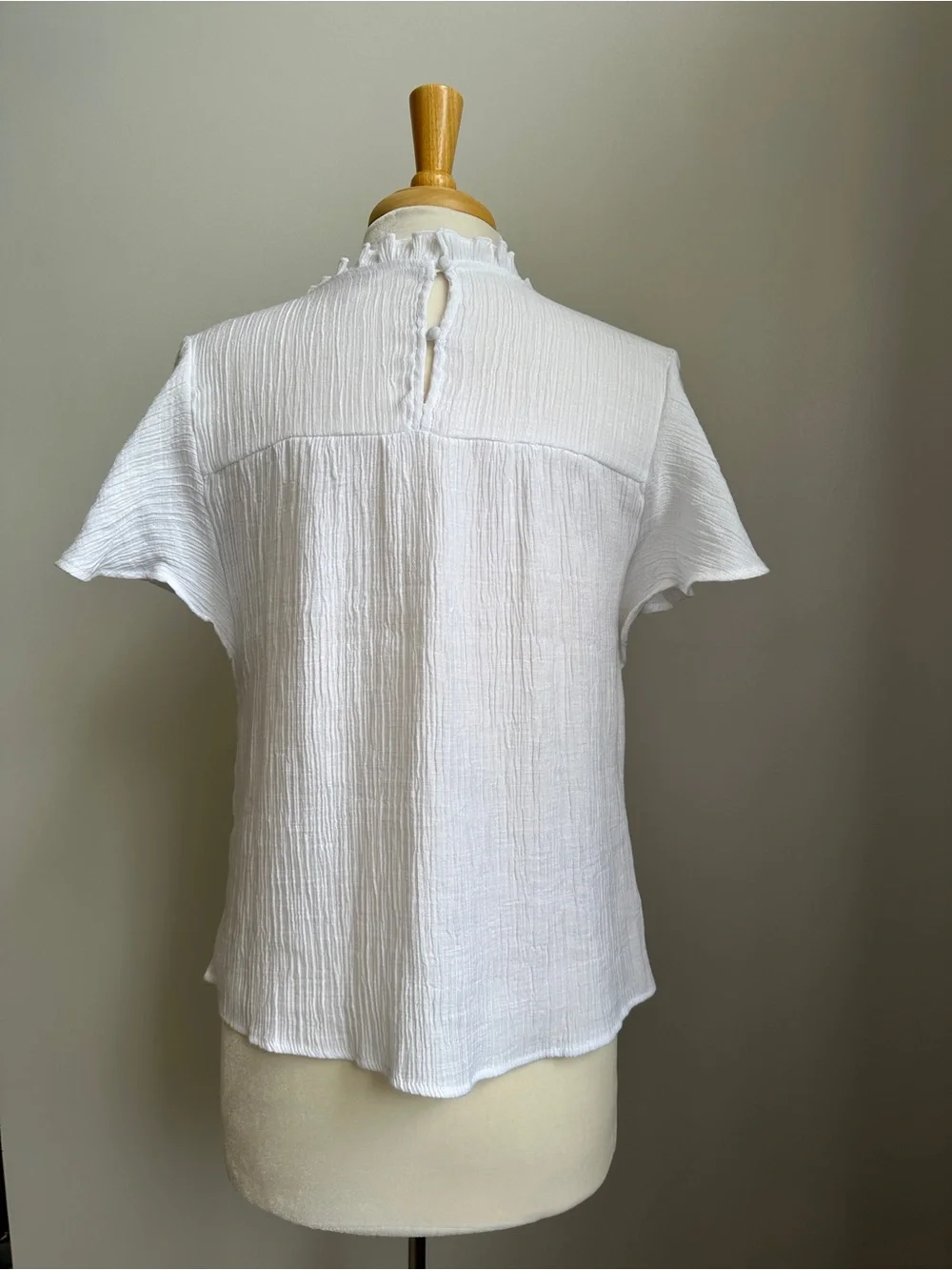 Nanette Lepore White Textured Ruffle Neck Blouse - Picture 2 of 6